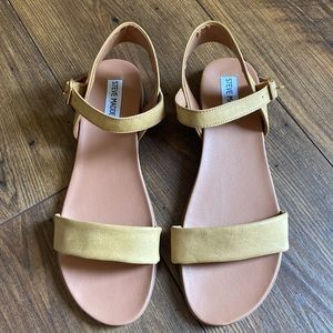 Steve Madden Daelyn Flat Strappy Sandals | Tan, Size:10
